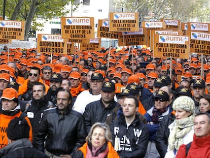 Los participantes en la protesta, convocada por la Asociación Unificada de Militares de España.