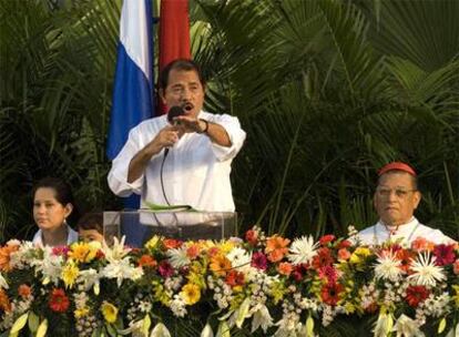 Daniel Ortega, junto al cardenal Obando, en el año 2007, meses después de asumir el poder.