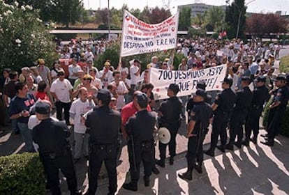 Concentración de trabajadores, ayer en la sede de Antena 3.