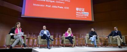 La vicedecana del IESE Julia Prats; el fundador de BMB Group, Mohamad Khachab; la fundadora de Deliberry, Gemma Sorigué; el director ejecutivo de App Samurai, Emre Fadillioglu, y el responsable de Satellogic, Emiliano Kargieman. 