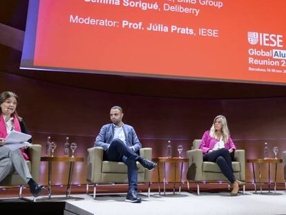 La vicedecana del IESE Julia Prats; el fundador de BMB Group, Mohamad Khachab; la fundadora de Deliberry, Gemma Sorigué; el director ejecutivo de App Samurai, Emre Fadillioglu, y el responsable de Satellogic, Emiliano Kargieman. 