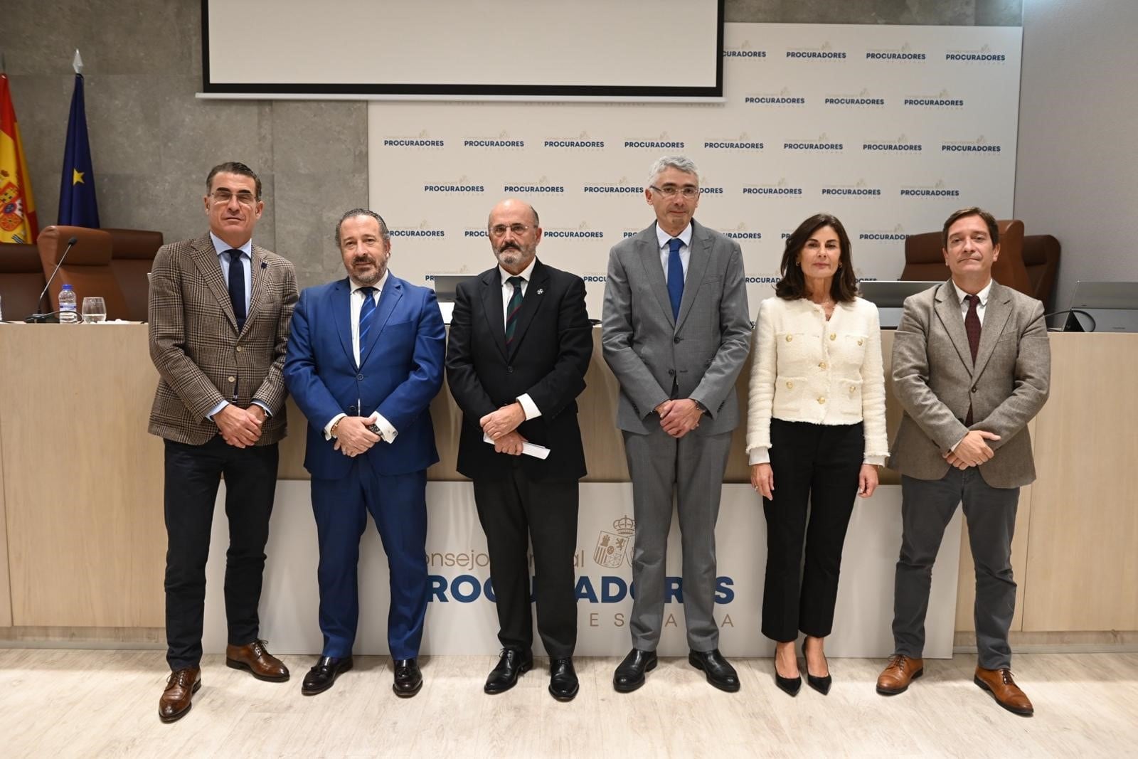 La nueva junta del Consejo General de los Procuradores de España tras las votaciones del 25 de octubre de 2024. Ricardo Garrido (nuevo presidente), tercero por la izquierda.