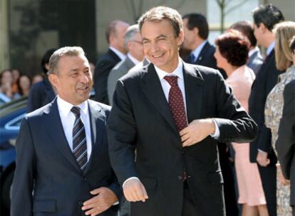 José Luis Rodríguez Zapatero y Paulino Rivero, a su llegada a la sede del Gobierno de Canarias.
