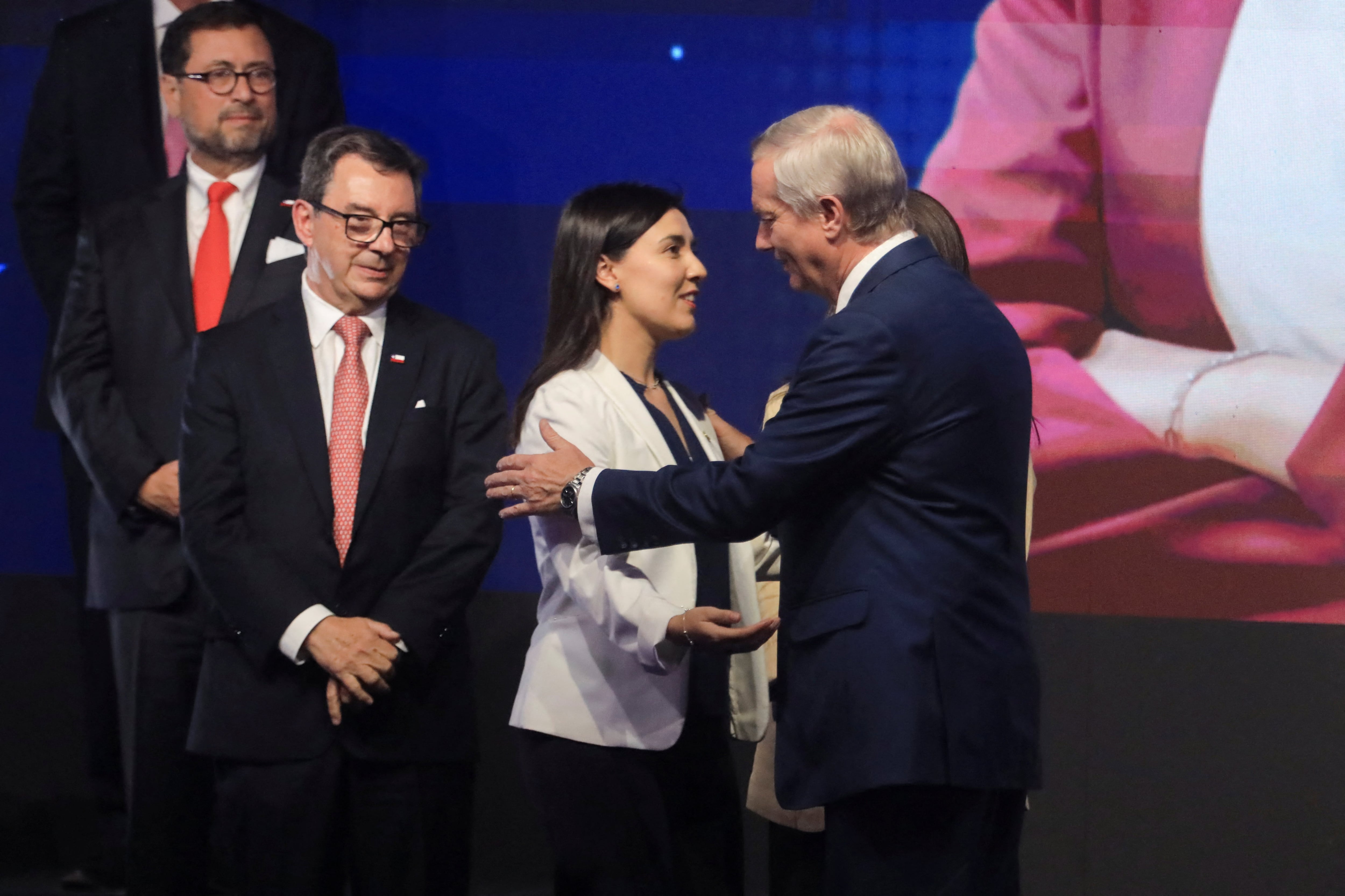 Kast respalda el despido de una alta funcionaria del ministerio de la Mujer enferma de un agresivo cáncer de mama