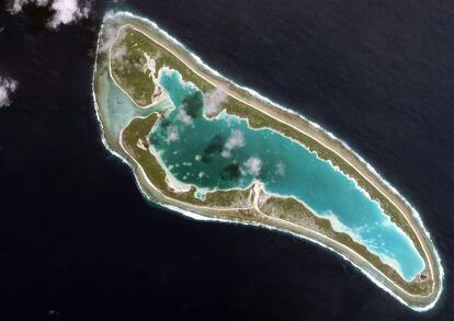 El Pacífico Sur es el mejor destino para ver islas desiertas. La República de Kiribati es un país de 32 atolones y una isla de coral verdaderamente aislado de la civilización.