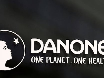 Logotipo de Danone en la sede de la compañía en París