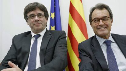 Puigdemont y el expresidente catalán Artur Mas, en un comité nacional del PDeCAT celebrado el 2 de octubre de 2017.