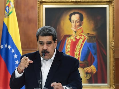 Nicolás Maduro durante una reunión con militares en Caracas, el pasado mayo.