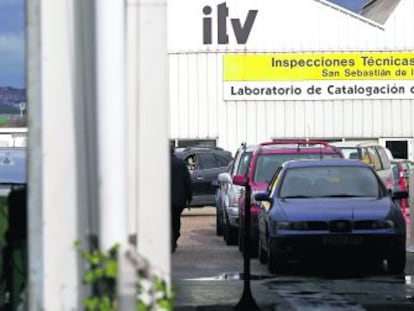 Actividad cotidiana en una ITV de San Sebasti&aacute;n de los Reyes (Madrid)