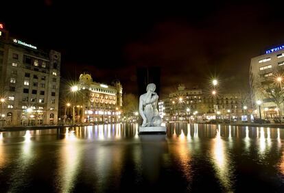 El noveno puesto lo ocupa la Plaza Catalunya de Barcelona, con 56.512 fotos tomadas. En la foto aparece la Deesa, de Josep Clarà, que se encuentra en esta turística plaza.