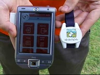 Una pulsera permite identificar y controlar por radiofrecuencia a los niños de un campamento