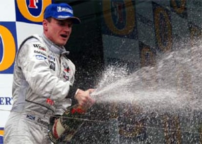 El piloto escocés celebra su triunfo en la prueba, la primera del Campeonato del Mundo de Fórmula 1