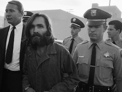 Manson é escoltado ao tribunal em 1969