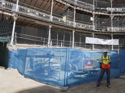 Obras en el frontón del Beti Jai de Madrid.