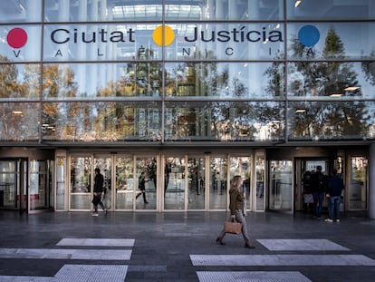 Imagen de archivo de la fachada principal de la Ciudad de la Justicia de Valencia.