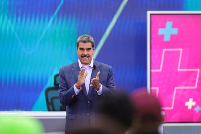 Nicolás Maduro aplaude durante su programa semanal de televisión 'Con Maduro', el 2 de septiembre en Caracas. 