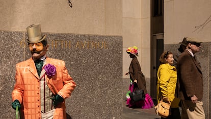 Personas disfrazadas durante el desfile de sombreros de Pascua en Nueva York, en abril de 2023.
