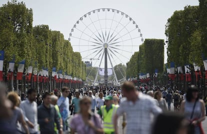 La avenida de los Campos Elíseos es considerada como la más hermosa de la capital y una de las más bonitas del mundo. Está situada en el distrito 8º, en el noroeste de París.