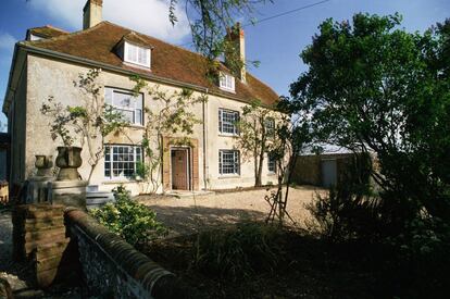 Fachada de Charleston, casa donde vivió Vanessa Bell (la hermana de Virginia Woolf).