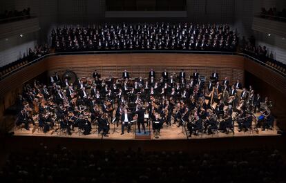 El imponente aspecto que presentaba la sala de conciertos del KKL durante la interpretación de los ‘Gurre-Lieder’ de Schönberg el domingo por la tarde.