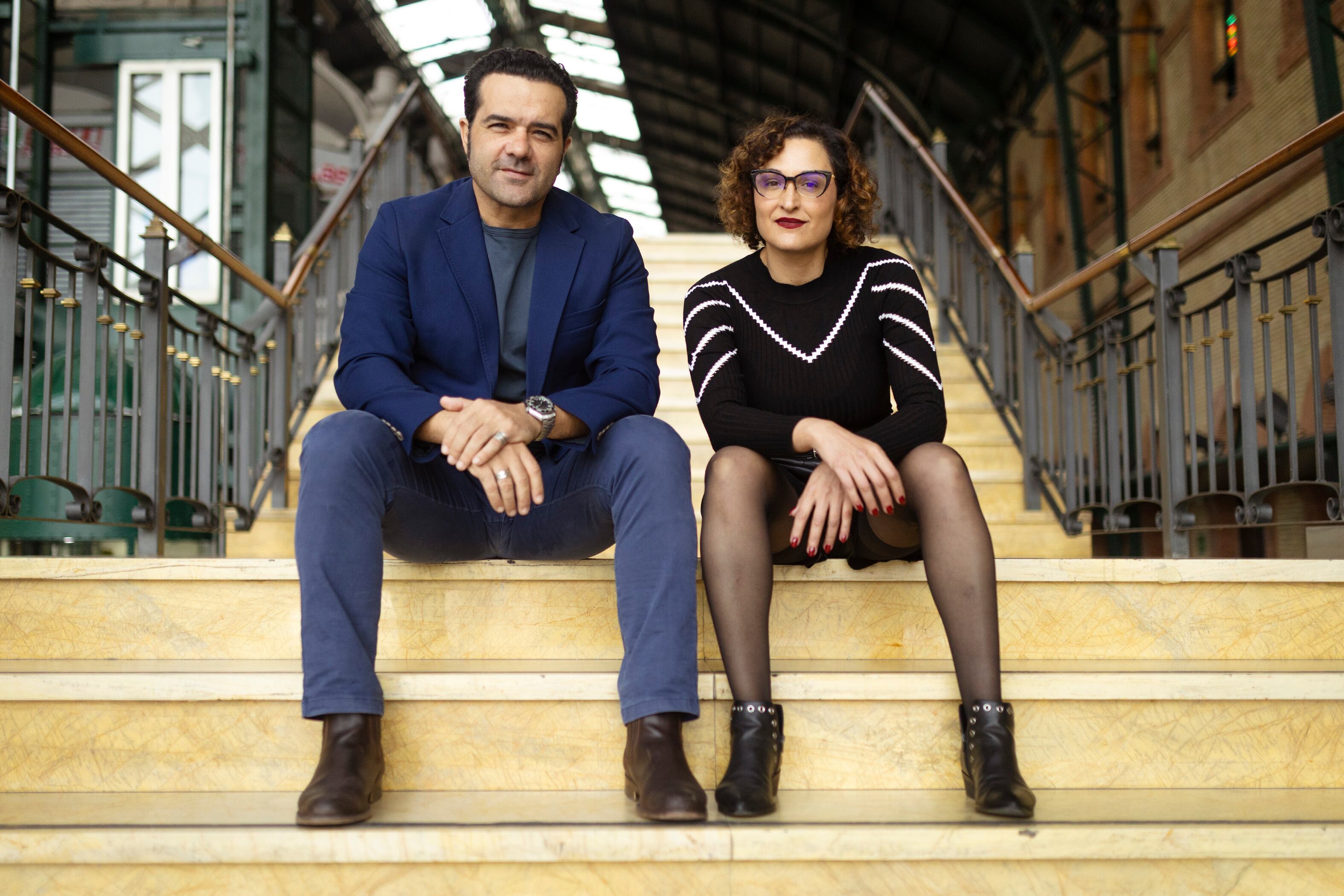 El director y la guionista del documental 'Pendaripen', Alfonso Sánchez y Eva Montoya, el domingo 9 de noviembre en Sevilla.