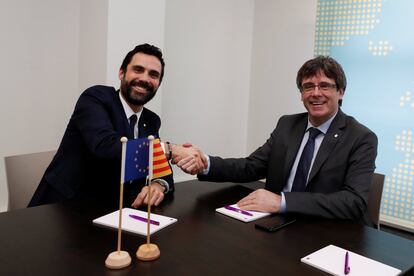 Reunión de Carles Puigdemont y Roger Torrent, en Bruselas, el 24 de febrero de 2018.