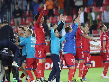 Futbolistas del Numancia celebran su acceso a la promoción de ascenso a Primera División.