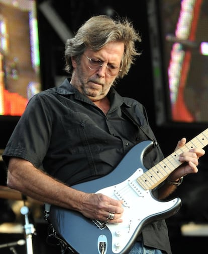 Connor, el hijo del músico Eric Clapton, falleció al precipitarse por la ventana de la habitación de un hotel donde se alojaba su madre, que se encontraba en un piso 53. El terrible suceso, que tuvo lugar en Nueva York, en marzo de 1991 cuando el niño tenía apenas cuatro años, inspiró al cantante a componer la canción ‘Tears in Heaven’.