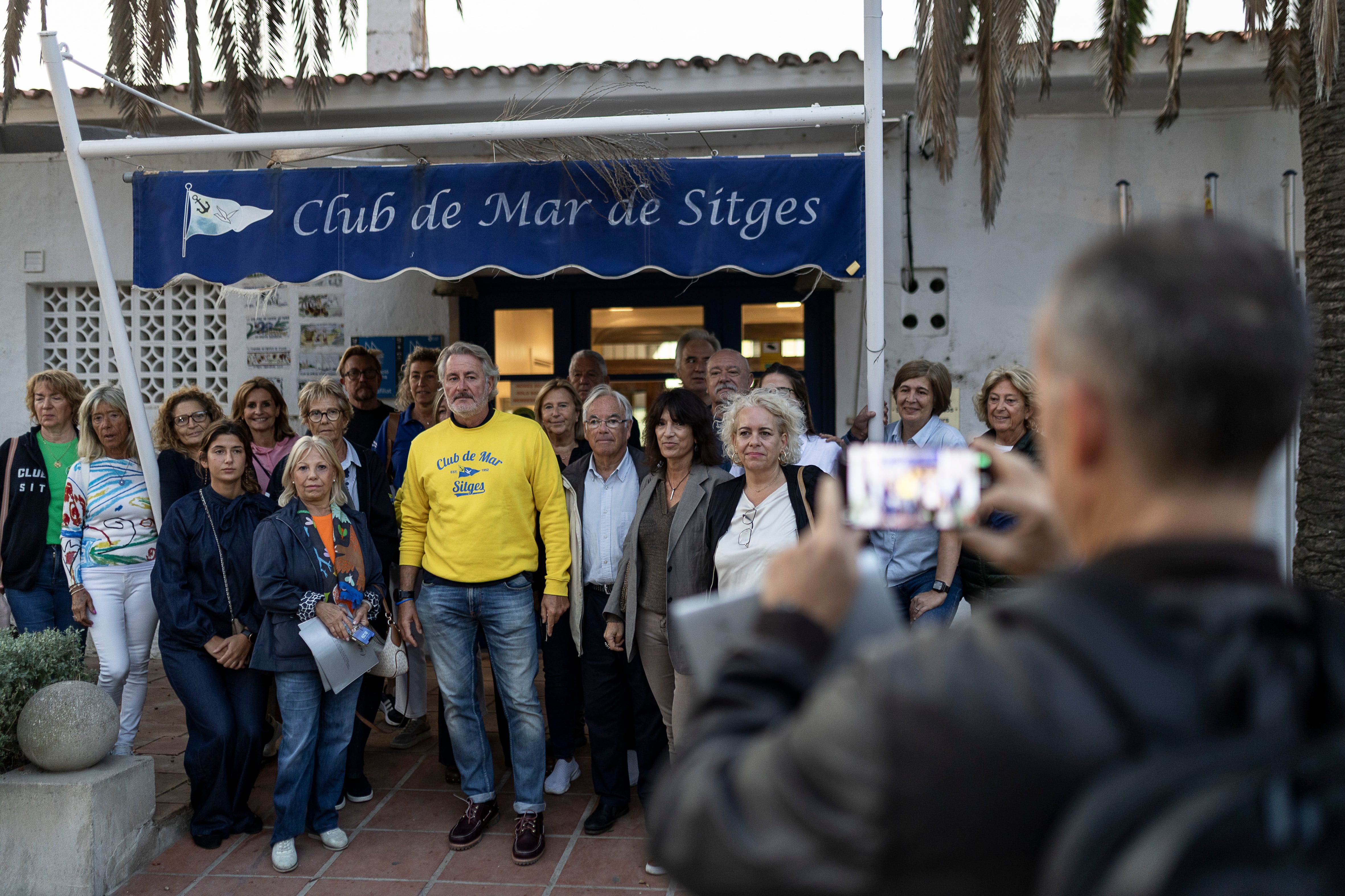 Clausura del Club de Mar de Sitges para iniciar los trámites de demolición del edificio, ordenado por la justicia por vulnerar la ley de costas. 

