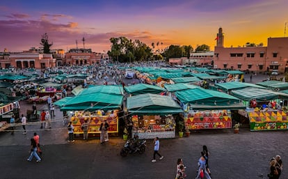 Vista de la plaza Djemaa el Fna de Marraquech.