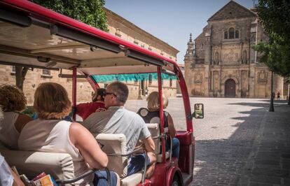 Turistas en Úbeda (Jaén).