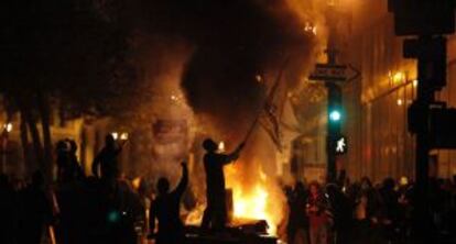 Un manifestante durante los disturbios.