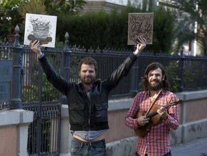 Pau Roca y Manuel Moreno (con su viola), de Litoral, muestran su trabajo discográfico.
