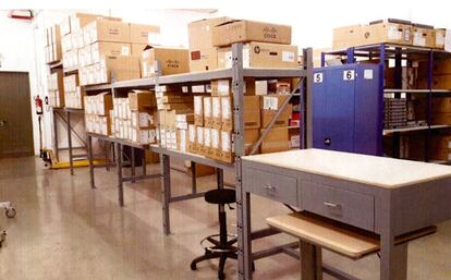 Interior del almacén municipal de informática tras ser reorganizado.