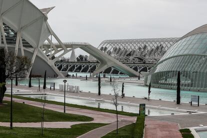 Ciudad de la Artes y las Ciencias de Valencia, vacía durante el cuarto día del estado de alarma por coronavirus.