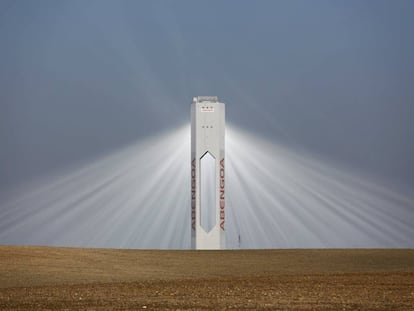 Planta solar de Abengoa en Sanl&uacute;car la Mayor.