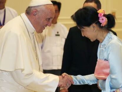 El Pontífice da un espaldarazo a la criticada Aung San Suu Kyi e invoca, sin citarlos directamente, los derechos humanos de los rohingya