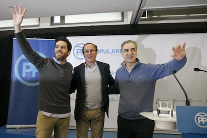 El presidente del PP vasco, Alfonso Alonso, este sábado en un mitin junto a  Leopoldo Barreda y Borja Sémper.