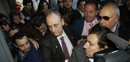 El ex máximo accionista del Betis Manuel Ruiz de Lopera, en los juzgados sevillanos.