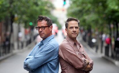 John Convertino y Joey Burns, miembros de Calexico, fotografiados en 2012 en Madrid.