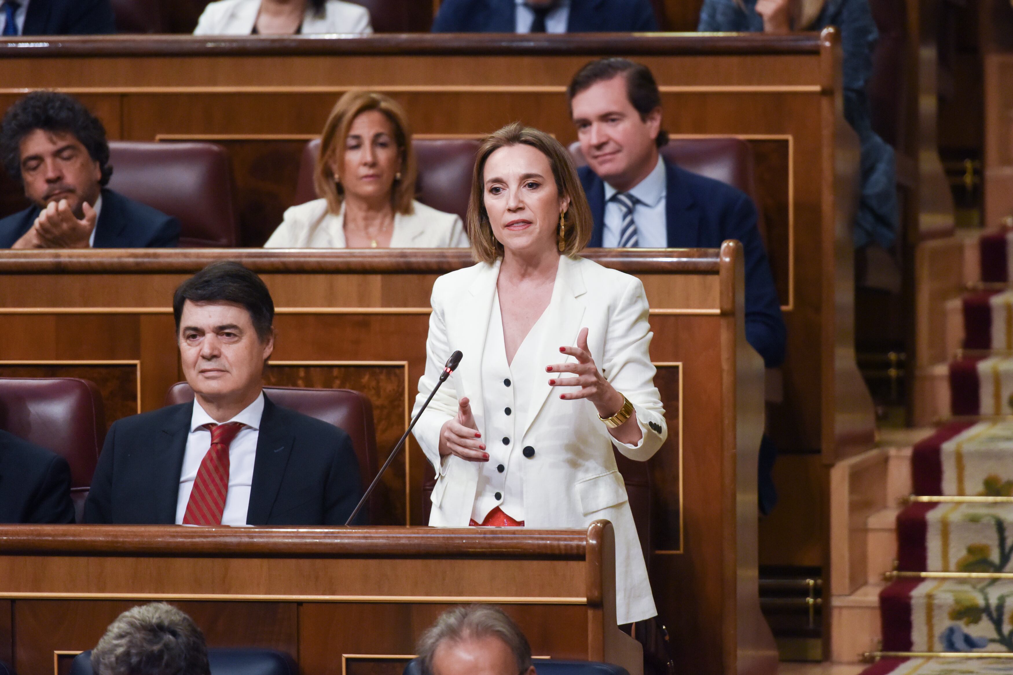 La portavoz del PP en el Congreso, Cuca Gamarra, interviene en el Congreso, este miércoles.