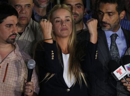  Lilian Tintori, mujer de Leopoldo L&oacute;pez, en una rueda de prensa tras conocer la condena del opositor venezolano.