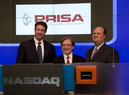 Juan Luis Cebrián y Robert Brazell en la sede del Nasdaq en Nueva York durante la firma del acuerdo estratégico entre las dos compañías.