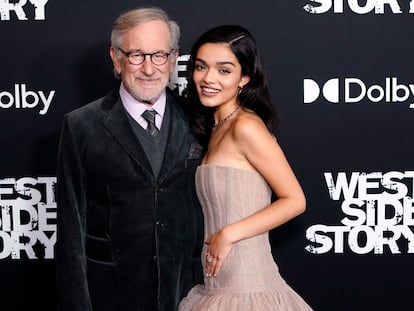 Steven Spielberg y Rachel Zegler, durante el estreno de 'West Side Story' en Nueva York, en noviembre de 2021.
