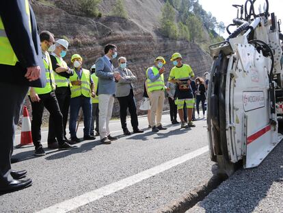 El presidente, Quim Torra, y el conseller Jordi Puigneró visitan las obras de emergencia de despliegue de fibra óptica del Govern entre Súria y Solsona.