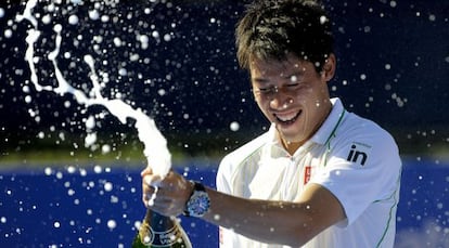 Kei Nishikori celebra su victoria en el Conde de Godó.