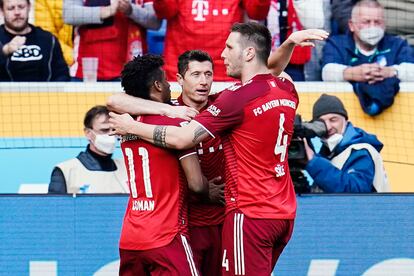 Coman, Lewandowski y Süle celebran un gol del Bayern.