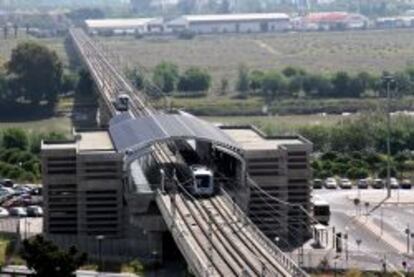 Trazado del metro de Sevilla en uno de sus tramos a cielo abierto.