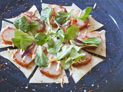 'Sashimi hamachi' en costra de polvo de migas, del restaurante Nikkei 225, en Madrid.