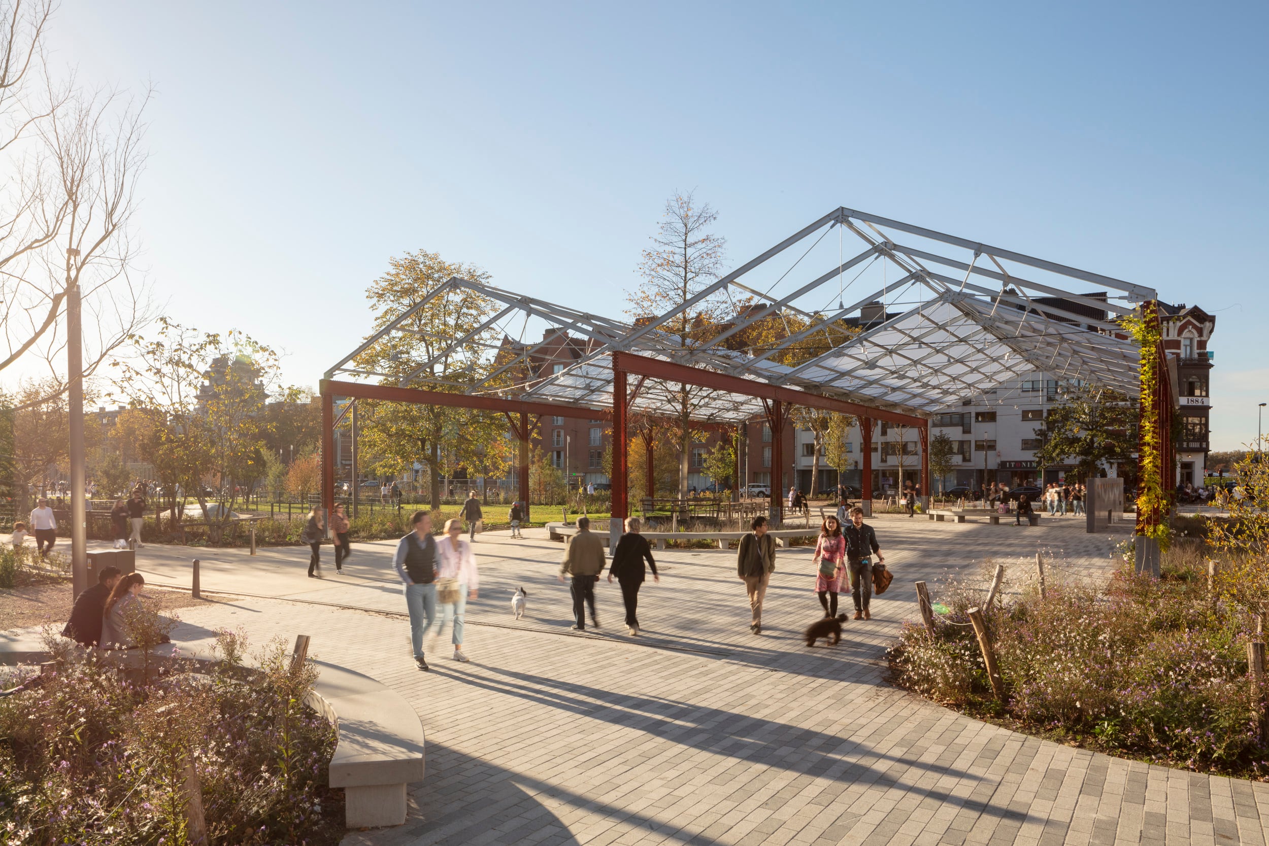 Los arquitectos de los estudios Tractebel, Georges Descombes y atelier ADR firman conjuntamente el parque urbano.